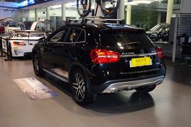 2015款奔驰GLA220 4MATIC时尚型