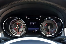 2015款奔驰GLA220 4MATIC时尚型
