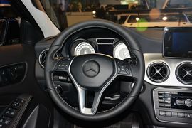 2015款奔驰GLA220 4MATIC时尚型