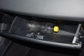 2015款铃木雨燕1.5L手动限定版到店实拍
