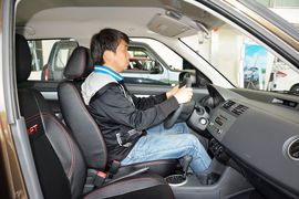 2015款铃木雨燕1.5L手动限定版到店实拍