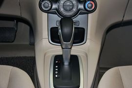 2013款福特嘉年华三厢1.5L自动时尚型