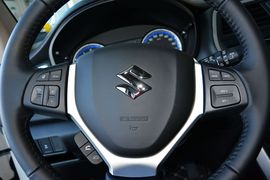 2015款铃木锋驭1.6L CVT两驱进取型