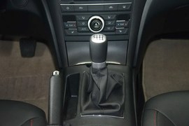 2016款奔腾B70 2.0L手动豪华型