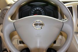 2014款日产NV200 1.6L CVT尊雅型