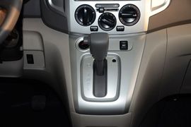 2014款日产NV200 1.6L CVT尊雅型