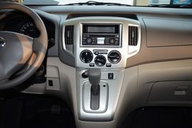 2014款日产NV200 1.6L CVT尊雅型