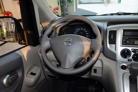 2014款日产NV200 1.6L CVT尊雅型