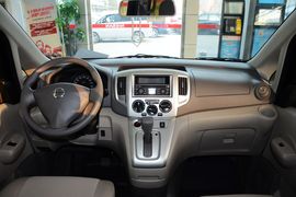 2014款日产NV200 1.6L CVT尊雅型