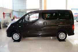 2014款日产NV200 1.6L CVT尊雅型