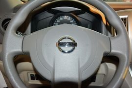 2014款日产NV200 1.6L手动尊享型 国V