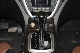 2015款广汽传祺GS5速博2.0L手自一体精英版