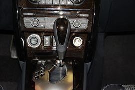 2016款雷诺科雷傲2.5L四驱舒适运动版