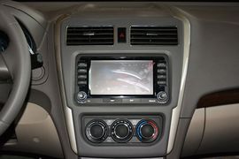 2014款东风风行景逸S50 1.5L手动尊贵型