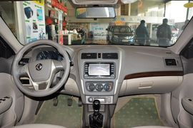 2014款东风风行景逸S50 1.5L手动尊贵型