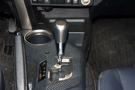 2015款丰田RAV4 2.0L CVT四驱新锐版