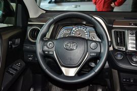 2015款丰田RAV4 2.0L CVT四驱新锐版