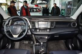 2015款丰田RAV4 2.0L CVT四驱新锐版