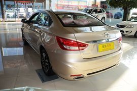 2015款海马第四代福美来1.6L手动品尚型