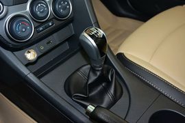 2015款海马第四代福美来1.6L手动品尚型
