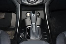 2015款现代全新胜达2.4L自动两驱智能型