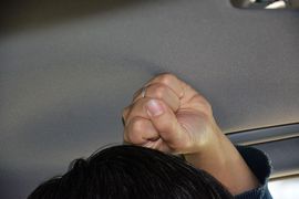 后排头部空间