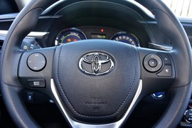 2016款丰田雷凌双擎1.8H GS CVT精英天窗版