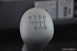 2010款路虎卫士火版到店实拍