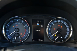 2014款丰田卡罗拉1.8L CVT至高版
