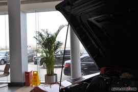 2010款路虎卫士火版到店实拍