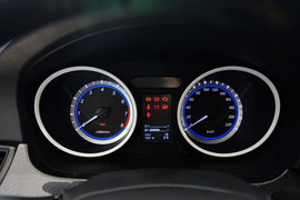2015款东南V5 plus 1.5L手动智趣型