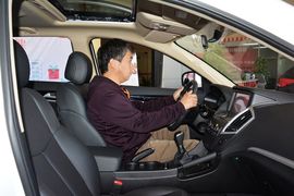 2015款东风风神AX7 2.0L手动智悦型