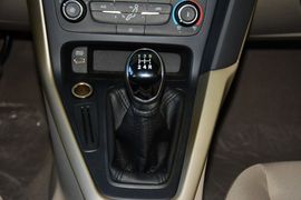 2015款福特福克斯三厢1.6L手动舒适型