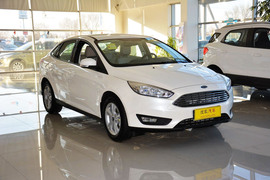 2015款福特福克斯三厢1.6L手动舒适型