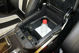 2016款路虎揽胜运动版5.0 V8 SVR
