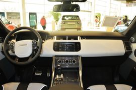 2016款路虎揽胜运动版5.0 V8 SVR