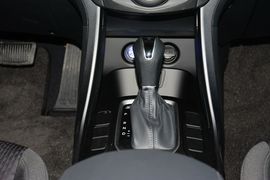 2015款现代格锐2.0T 7座两驱领先版