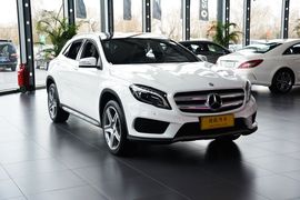 2016款奔驰GLA260 4MATIC运动型