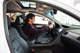 2015款本田思铂睿2.4L尊贵版