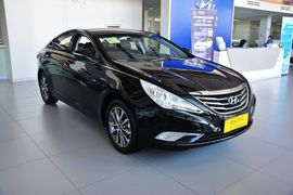 2015款现代索纳塔八 经典 2.0L自动领先版