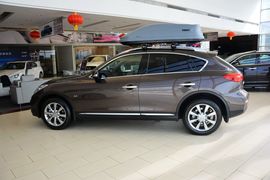 2015款英菲尼迪QX50 2.5L舒适版