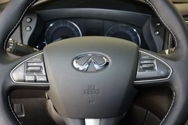 2015款英菲尼迪QX50 2.5L舒适版