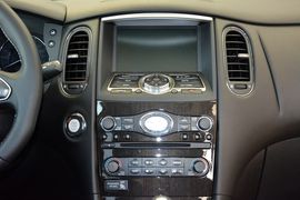 2015款英菲尼迪QX50 2.5L舒适版