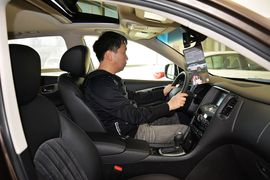 2015款英菲尼迪QX50 2.5L舒适版