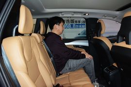 后排空间