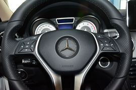 2016款奔驰GLA220 4MATIC时尚型