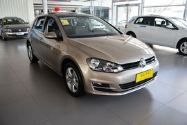 2016款大众高尔夫1.6L自动舒适型