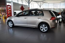 2016款大众高尔夫1.6L自动舒适型