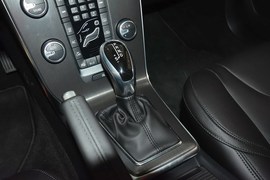 2016款沃尔沃V40 2.0T T4智雅版