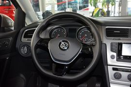 2016款大众高尔夫1.6L自动舒适型
